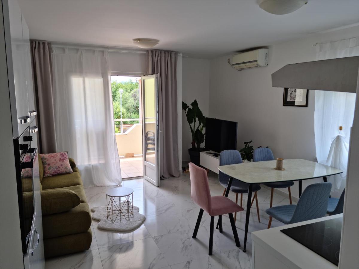 Apartments Zoretic Malinska Bagian luar foto